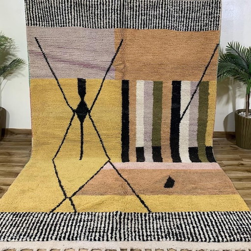Traditional handmade Berber rug, size 2/3 m