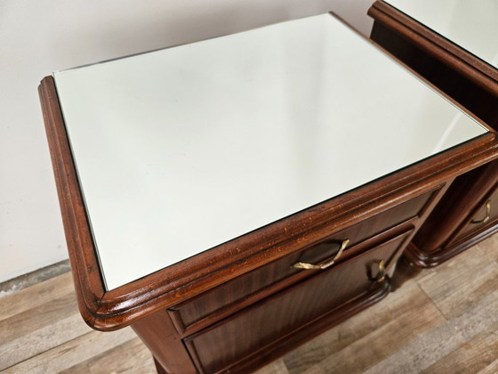 Image 1 of Paire de tables de chevet Art déco des années 1950 avec plateau miroir