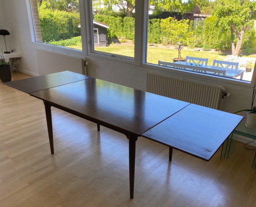 Rosewood dining table designed by Arne Vodder