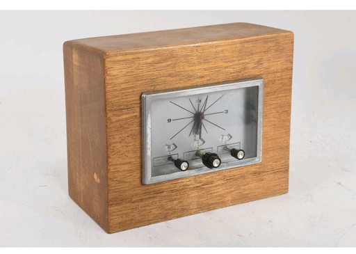 Kitchen timer marked WB-8084 Chicago USA with wooden housing
