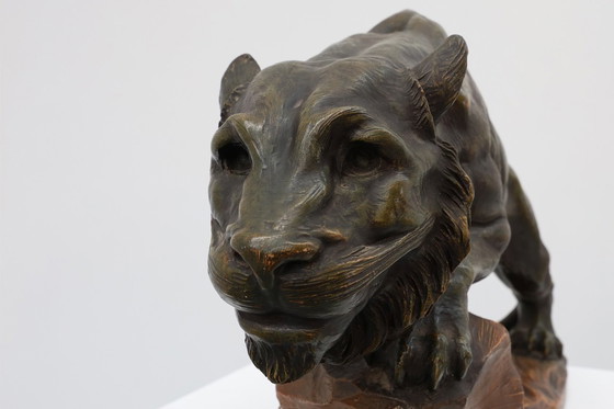 Image 1 of Grande statua in terracotta patinata raffigurante un leone, firmata Richard Aurili (1834–1914), Italia