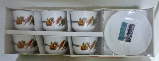 Cuenco Arcopal 6X Vintage y platillos 6X en embalaje nuevo.