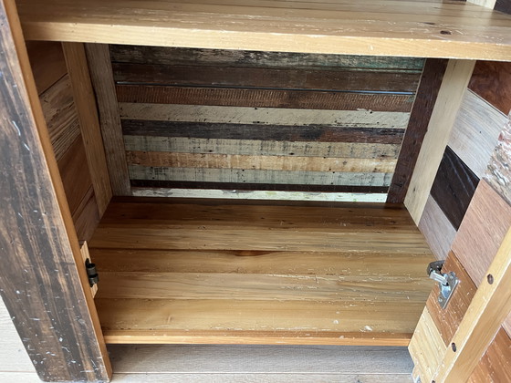 Image 1 of Moderne Garderobe aus recyceltem Favela-Holz