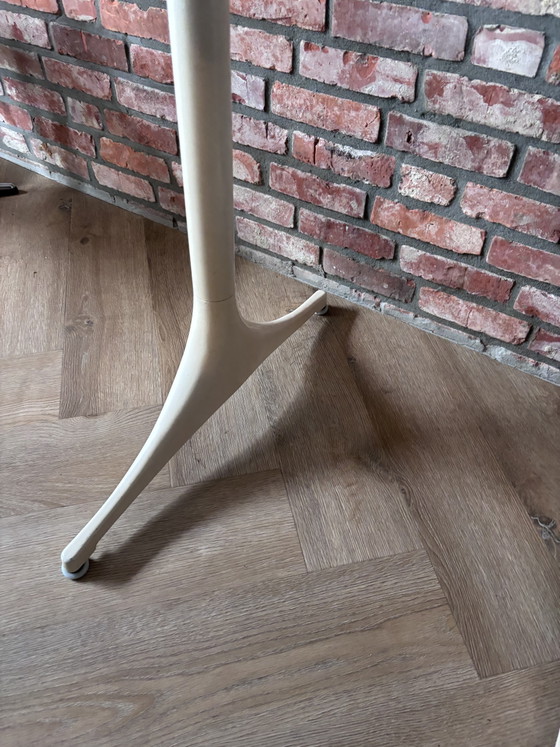 Herman Miller George Nelson Gambe da Tavolo a Piedistallo (Modello 5559) – Tavoli, Aluminium (photo 5 of 8)