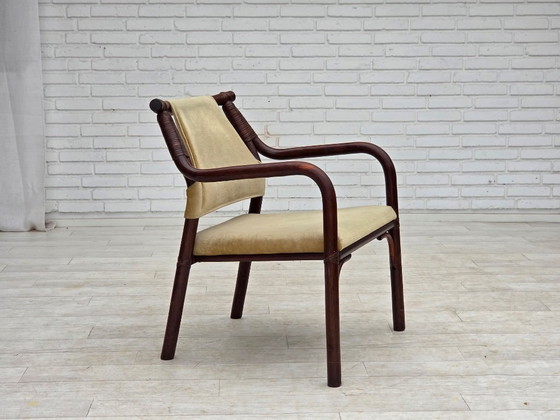 Image 1 of Jaren 80, een paar Scandinavische fauteuils, meubelbekleding van velours en bamboe.