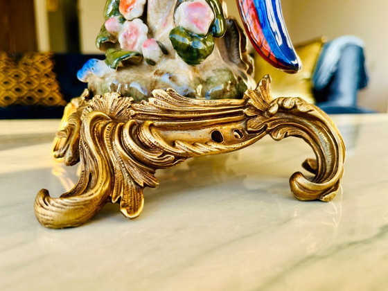 Image 1 of paar bronzen, porseleinen papegaaien kaarsenstandaards, nieuwe figuur kandelaars