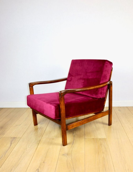 Image 1 of Fauteuil vintage en bois marron et bordeaux framboise, design Z. Bączyk - 2 exemplaires disponibles