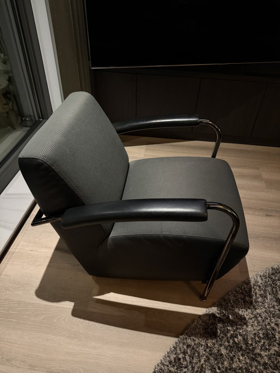 Image 1 of 2 Leolux Scylla stoelen + hocker - leer/stof - zwart/grijs