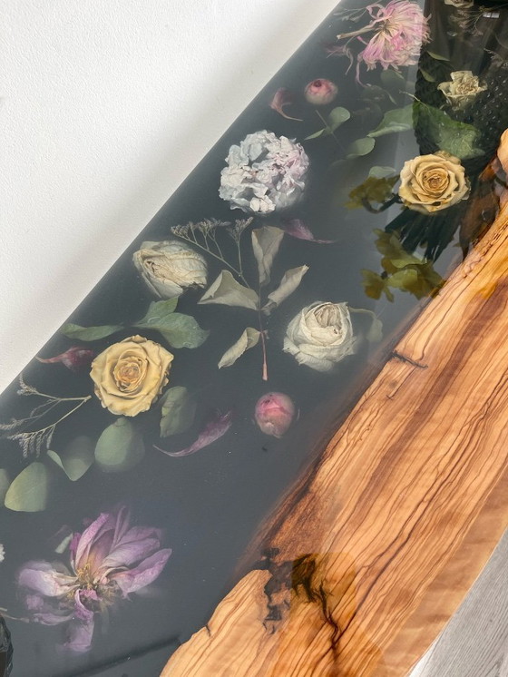 Image 1 of Tavolo unico realizzato in resina epossidica