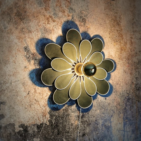 Image 1 of Applique a forma di fiore, modello Camellia, 16 petali in rattan e tessuto (colore personalizzabile)