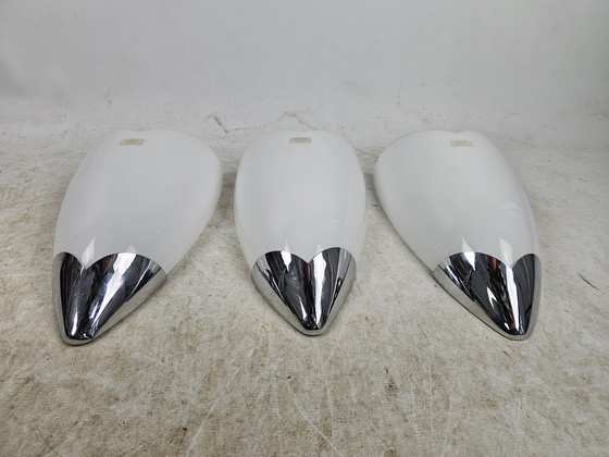 Image 1 of Ensemble de trois appliques murales en verre blanc italien de Murano et support chromé