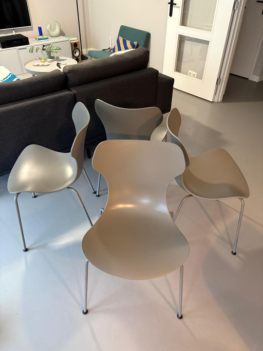 4 sedie a farfalla Papillo Shell Naoto Fukosawa