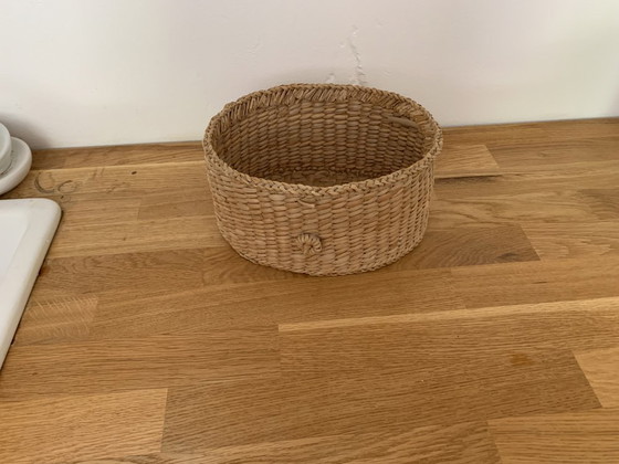 Kleiner geflochtener ovaler Korb – Dekorative Objekte (photo 2 of 4)