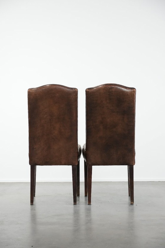 Image 1 of 8 x Tijdloze vintage schapenleren eetkamerstoel met karakter