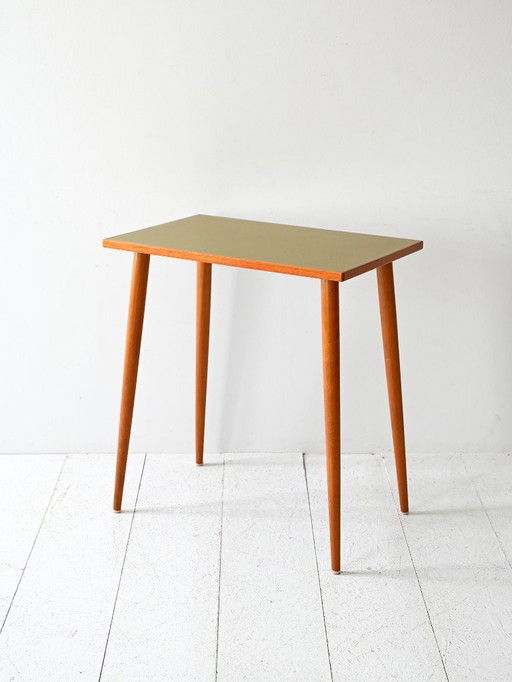 Scandinavische tafel uit 1950/60 met groen formica blad