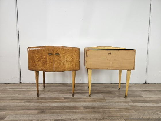 Paar Nachttische aus Ahorn aus den 1950er Jahren mit verspiegelten Platten – Holz (photo 3 of 15)