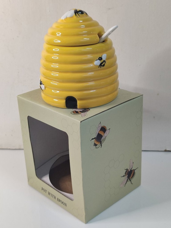 Image 1 of 4 "beehive" cups with lids + 1 "beehive" sugar bowl