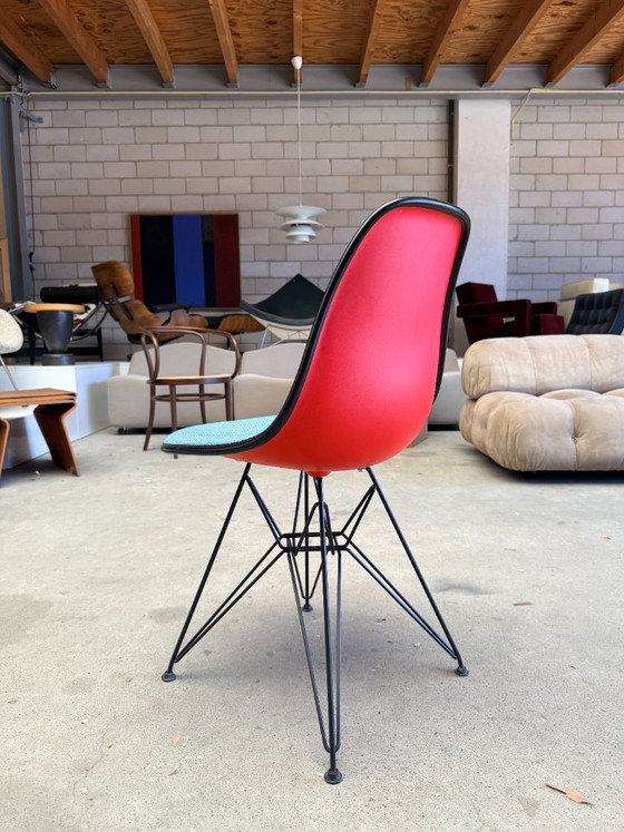 Vitra Eames DSR gestoffeerd (set van 4) – Eetkamerstoelen, Metal, Plastic (photo 9 of 9)