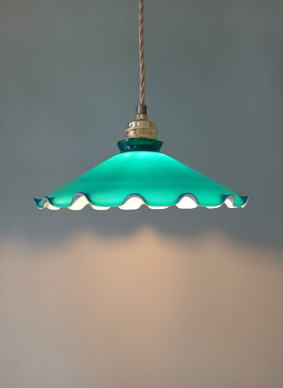Image 1 of vintage groene opaline glazen hanglamp. Antieke plafondlamp in diep-groene kleur. 