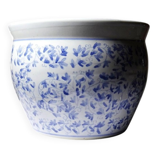Cache-pot chinois vintage en porcelaine bleue et blanche avec motif floral.