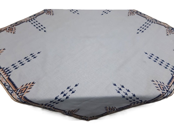 Image 1 of Nappe vintage brodée à la main 78 x 75 cm