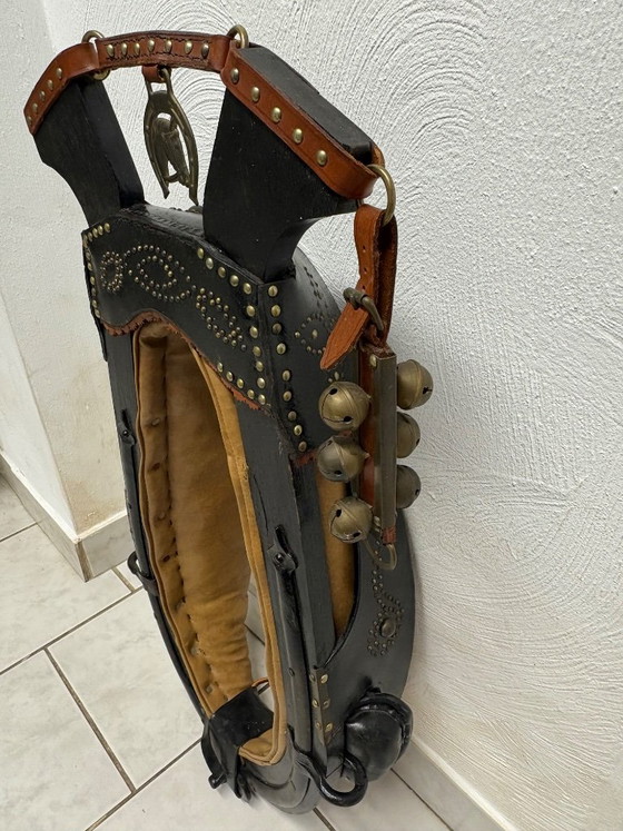 Collare per Cavallo Antico in Pelle – Decorazioni murali, Leather, Wood (photo 4 of 5)