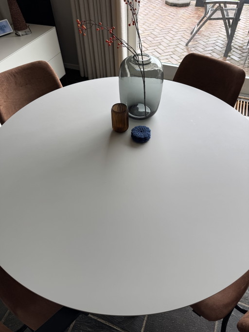 Mesa de comedor redonda Studio Henk, 130 cm
