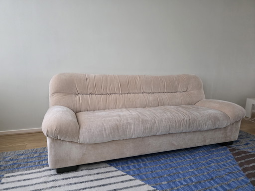 Sofá de 3 plazas Dutchbone Douglas de terciopelo beige