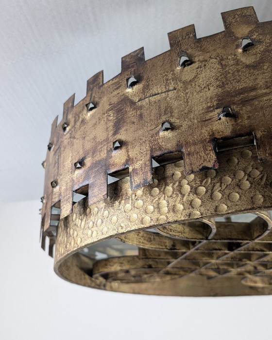 Lampada da soffitto brutalista di metà secolo in ferro battuto dorato con motivo a castello, anni '40 (photo 3 of 11)