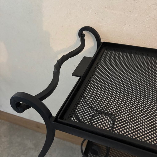 Carrello di servizio nero in lamiera forata