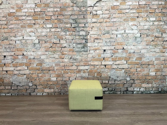 Image 1 of Pouf giallo