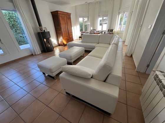 Image 1 of Rolf Benz EGO Ecksofa in weißem Leder mit zwei passenden Hockern – Neuwertiger Zustand