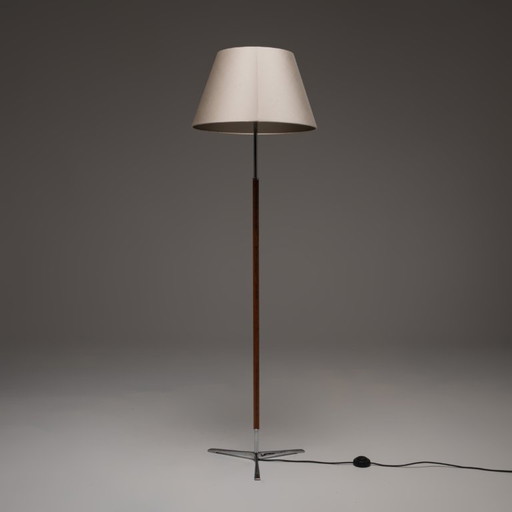 Vloerlamp van chroom en teakhout met zijden kap.