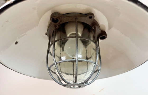 Image 1 of Lampada a sospensione industriale a gabbia in ghisa e smalto nero, anni '60
