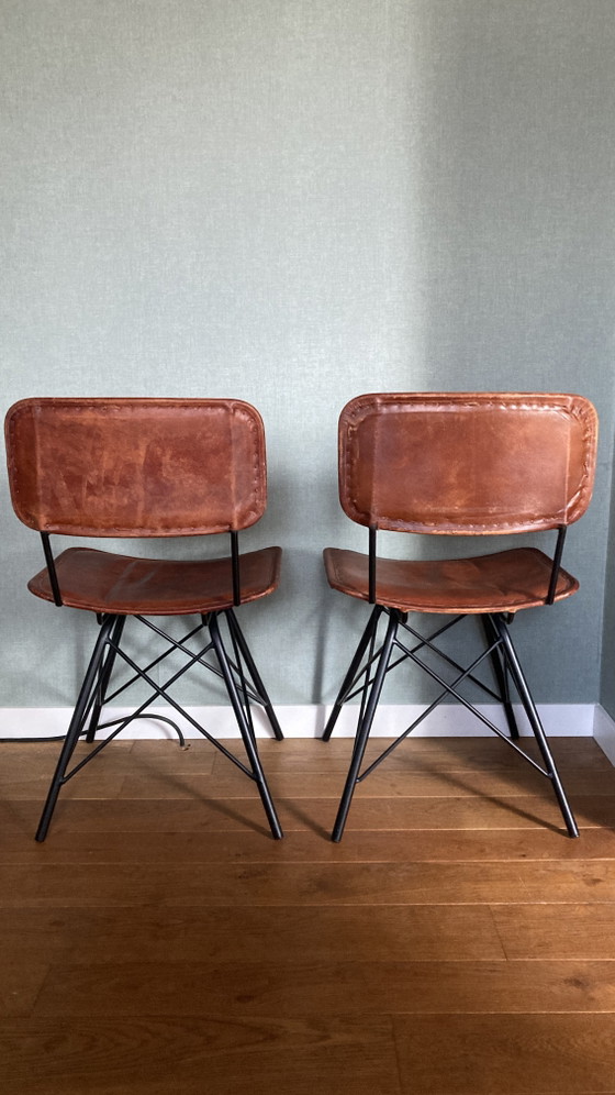 Ensemble de 2 chaises de salle à manger vintage en cuir avec piètement Eiffel noir – Leather, Metal (photo 3 of 5)