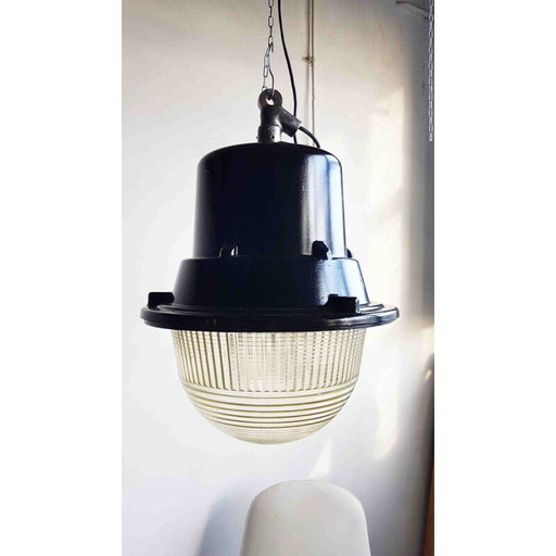 Vintage zwarte industriële hanglamp van Mesko, Polen 1960