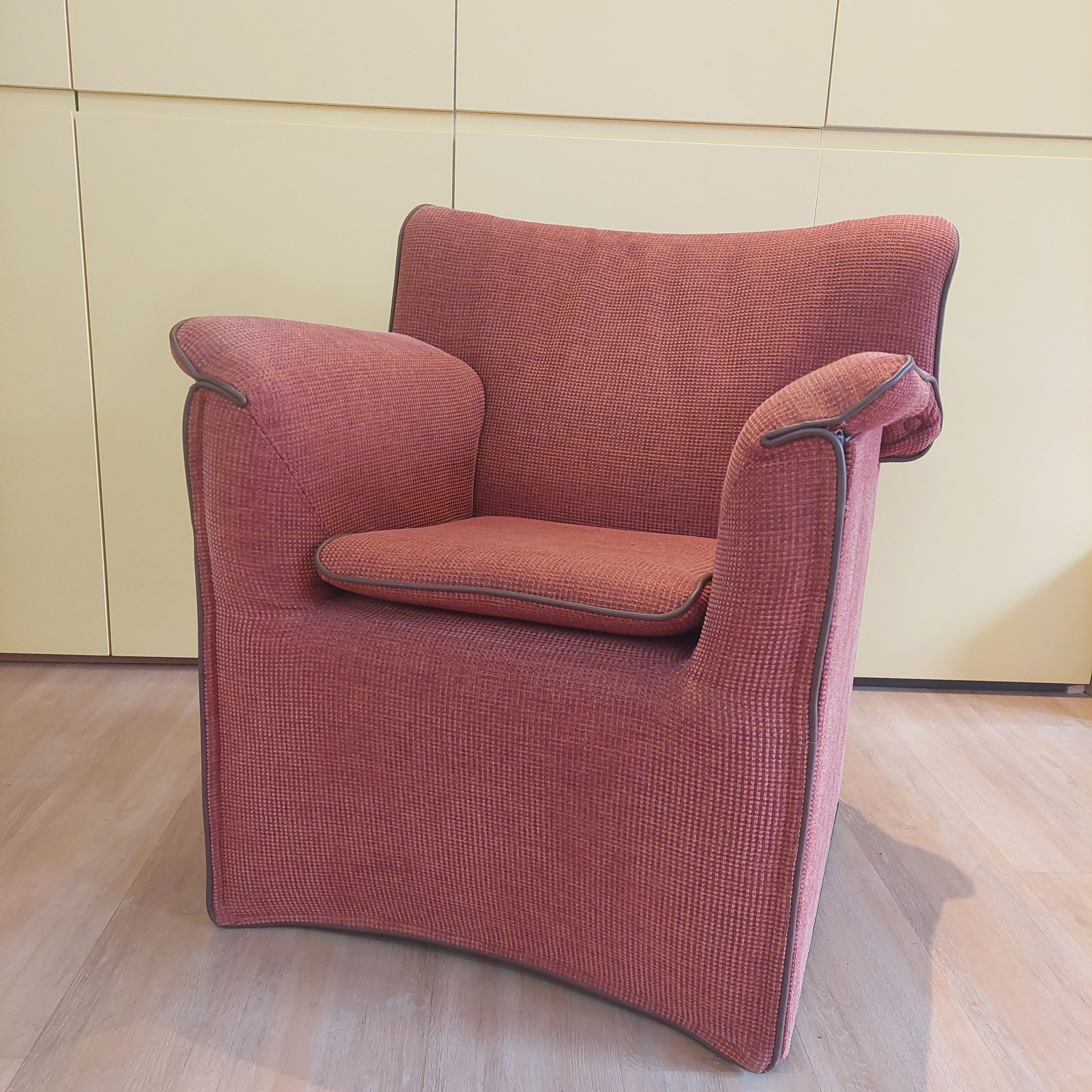 2 Armchairs B&B Italia Lauriana | €1,000 | Whoppah