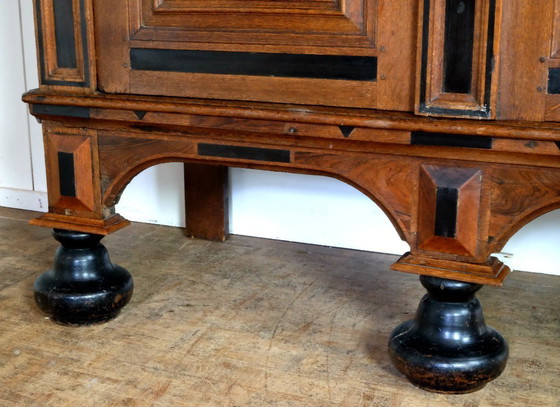 Image 1 of Armario de cojines de Gelderland, hacia 1650/ Gelderland Cushion Cabinet, 1650