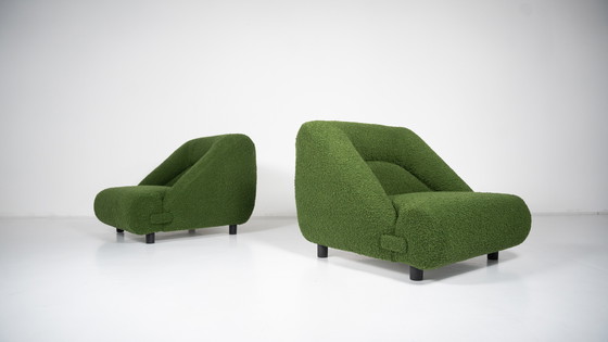 Image 1 of Hedendaags paar fauteuils met voetenbank, groene bekleding, Italië