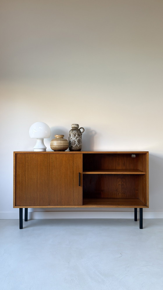 Image 1 of Credenza vintage in legno con ante scorrevoli