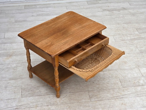 Anni '70, Tavolino scandinavo con cassetti, legno massello di rovere, rattan. – Tavolini (photo 13 of 21)