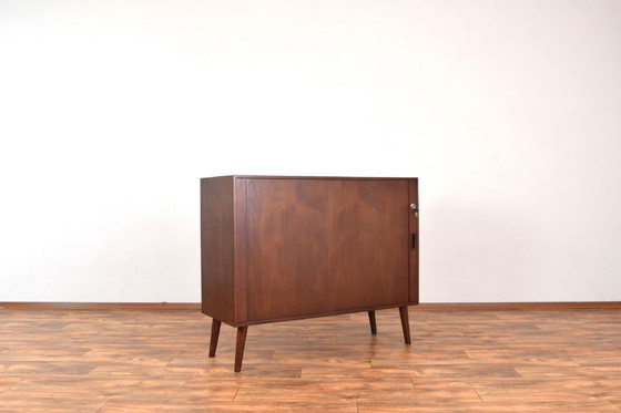 Image 1 of Credenza danese con ante a battente in teak di metà secolo, anni '60
