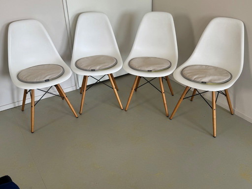 4x Vitra eames dsw chairs with seat dots cushions