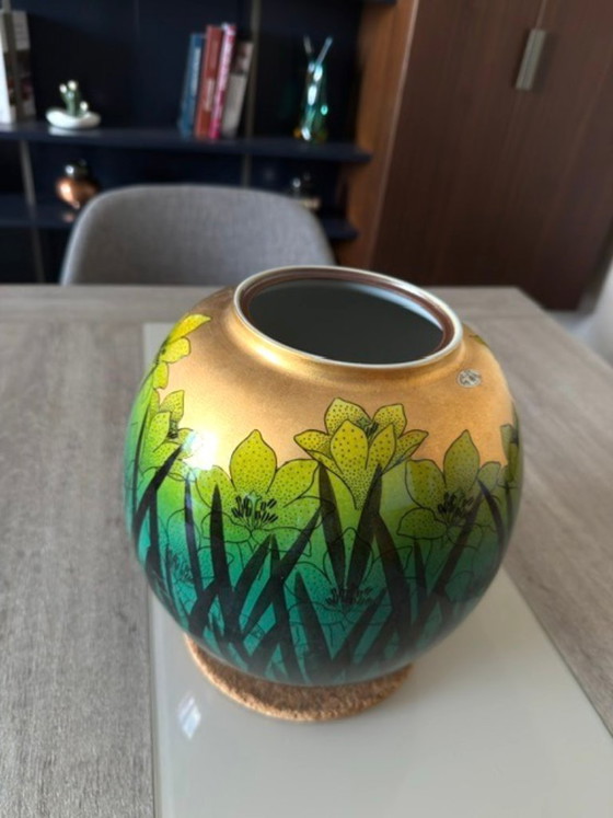 Image 1 of Kutani vase, made by Kenjiro Ota, polychrome and gold decorated vase, "Iris"