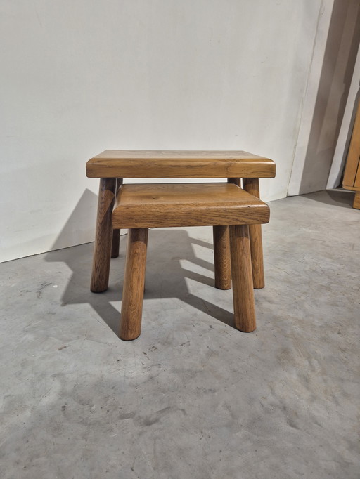 Ensemble de tables d'appoint vintage de style brutaliste Japandi.