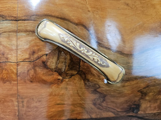 Image 1 of Toscaanse art deco commode uit de jaren 1940 van wortelnotenhout.
