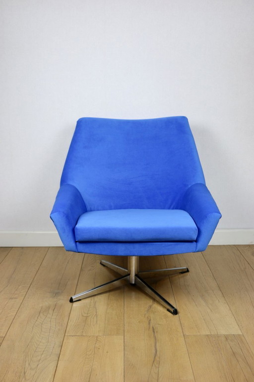 Fauteuil pivotant vintage de la RDA, en velours bleuet de la série Jade