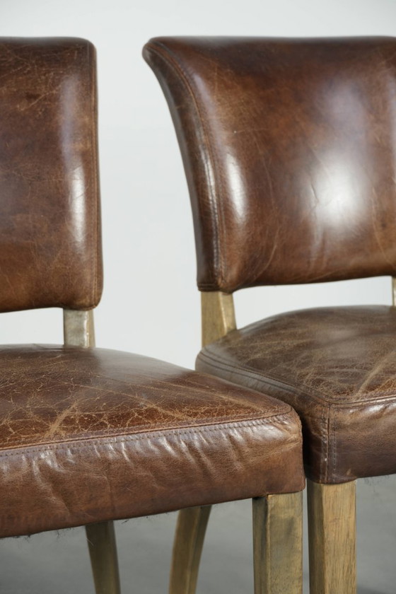 Image 1 of 4 x Vintage rundleren en houten eetkamerstoel met een mooie karaktervolle en elegante uitstraling