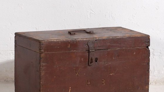Malle ancienne grenat (c.1900) #9 – Commodes, Rustic (photo 3 of 40)