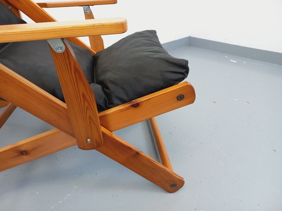 Image 1 of Poltrona chaise longue pieghevole regolabile vintage in pino e similpelle degli anni '70